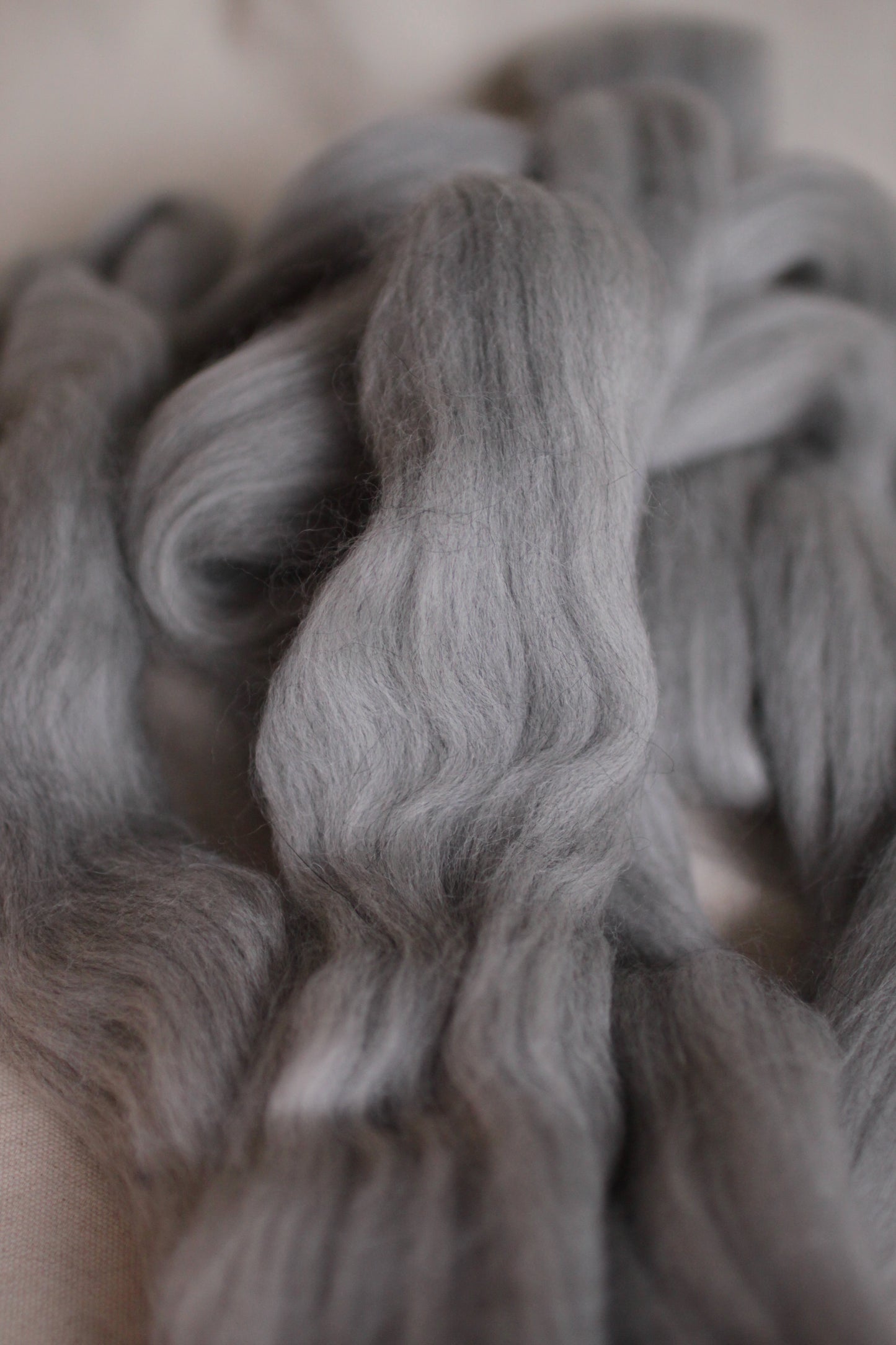 Corriedale roving/top - undyed grey spinning fibre 100 gm - bare (grey)
