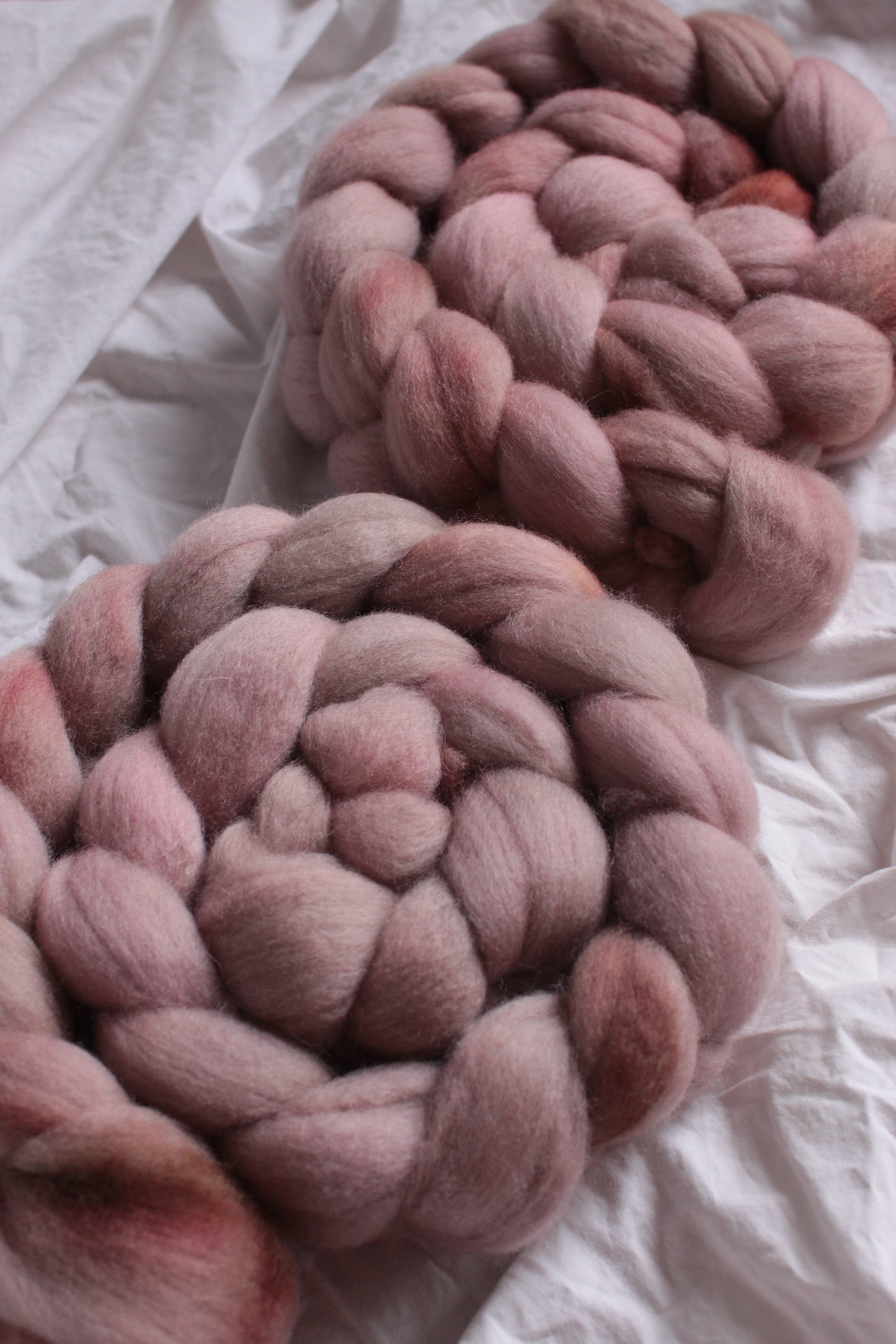 Mauve Memento - Polwarth combed top (nonsuperwash)